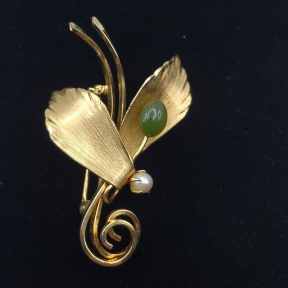 Hobe Jade Brooch 12K GF Gold Leaf MCM Floral Pin Vintage 1960s MCM - Picture 2 of 4